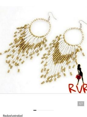 WHITE & GOLD SEAD BEAD DANGLE EARRINGS